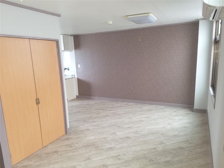 旭翠第1ビルの居間