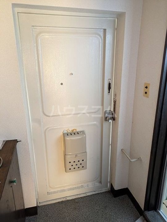 伊澤ビルの玄関