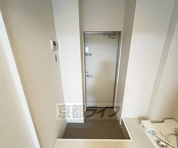 天進ビルの玄関