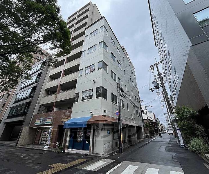 天進ビルの外観