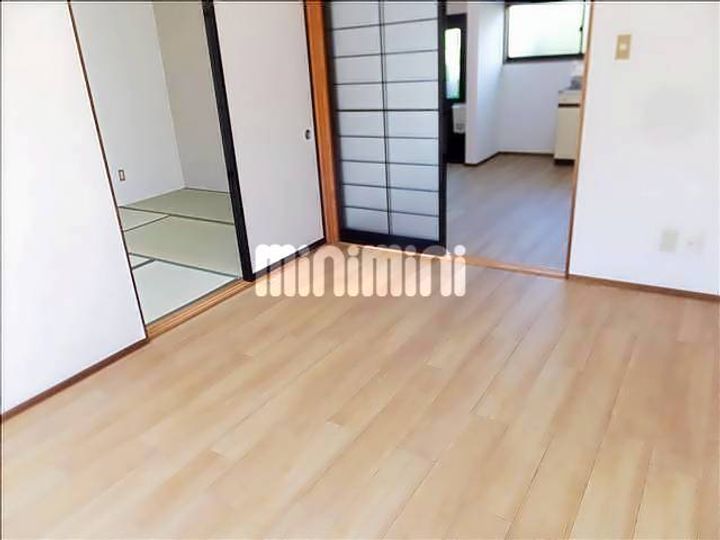 アト・イーズ葛川 Bの居間