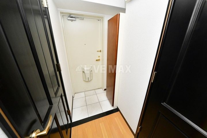 BOND BLD.IVの玄関