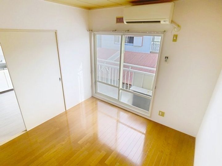 ディア コートかもべIIの居間