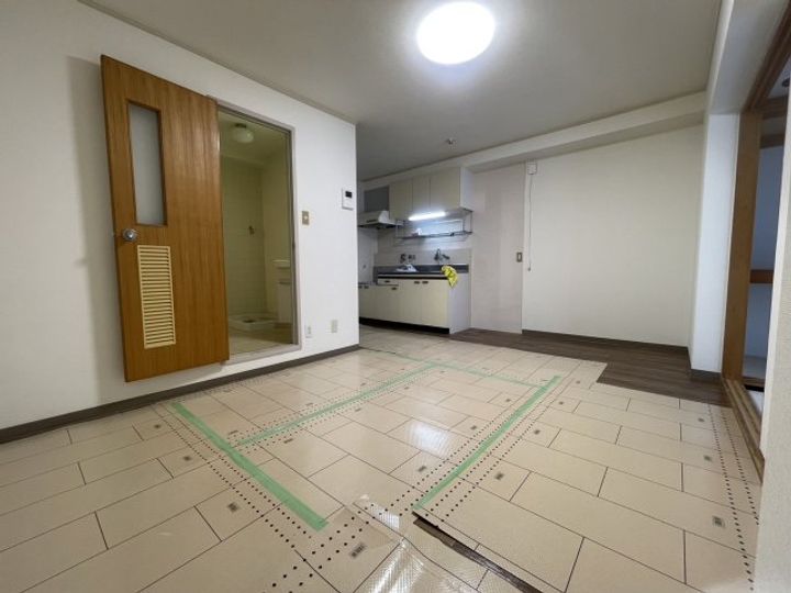 大阪府高槻市八幡町(マンション)の賃貸物件の居間