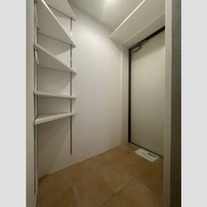 東京都渋谷区本町6(マンション)の賃貸物件の玄関