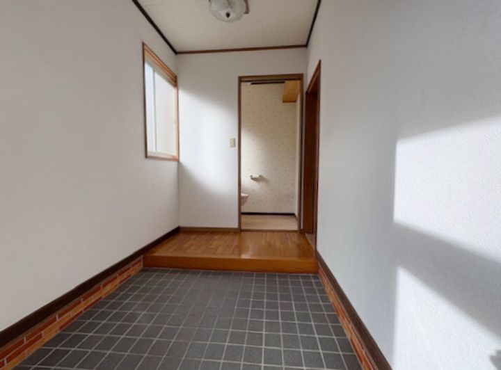 青森県弘前市大字文京町(一戸建)の賃貸物件の玄関