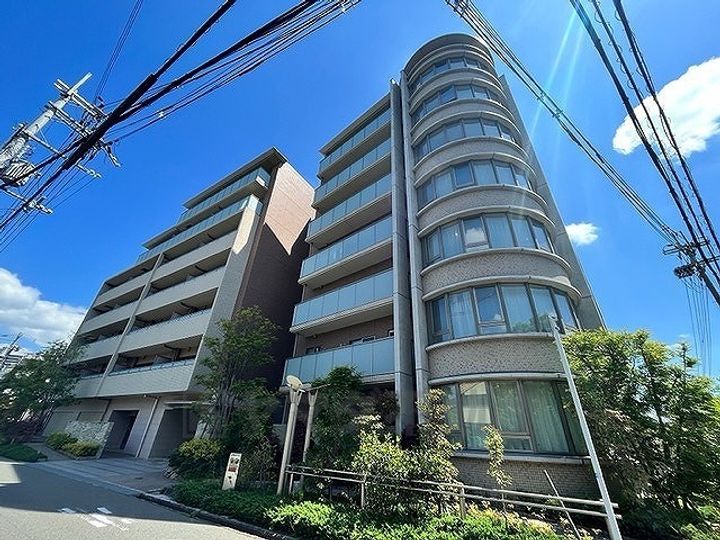 リラフォート千里中央の外観