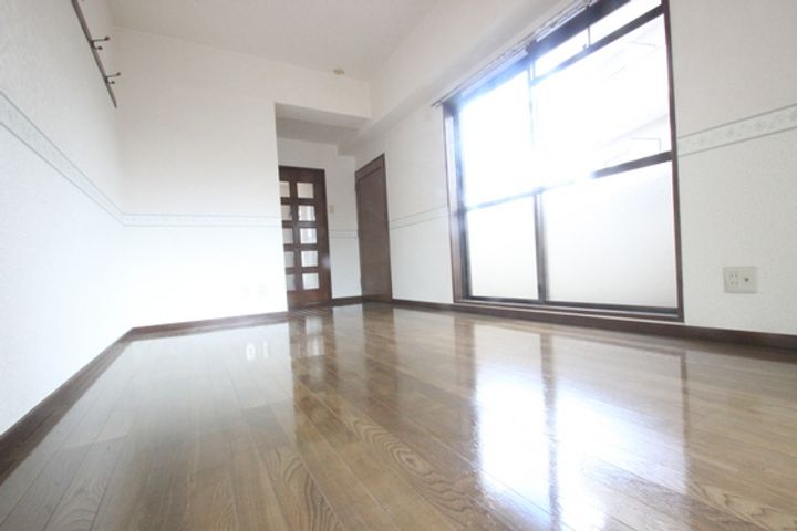 第1木本ビルの居間