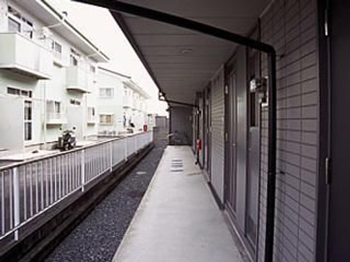 レオパレスリバティ・タカの玄関
