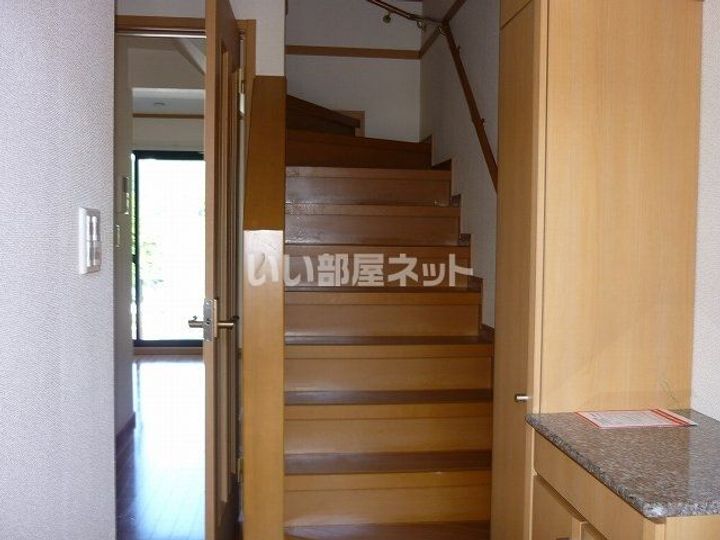 ブリッジサイドN77の玄関