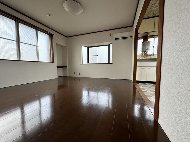 ルートサイド266の居間