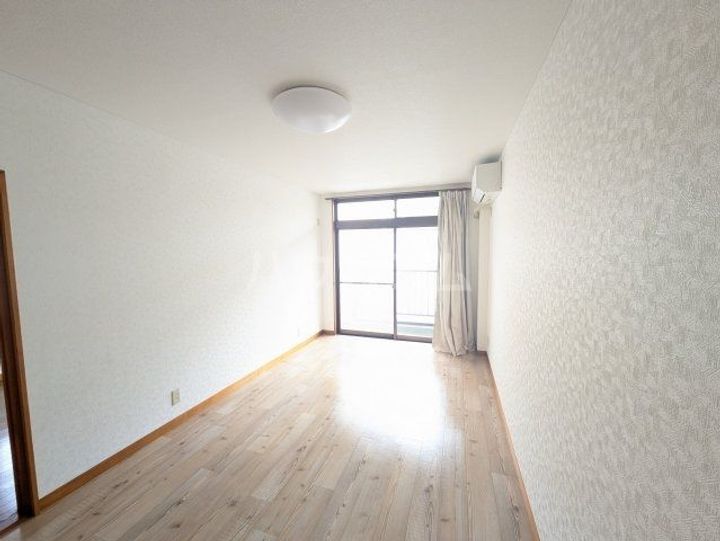 福室ハイツの居間