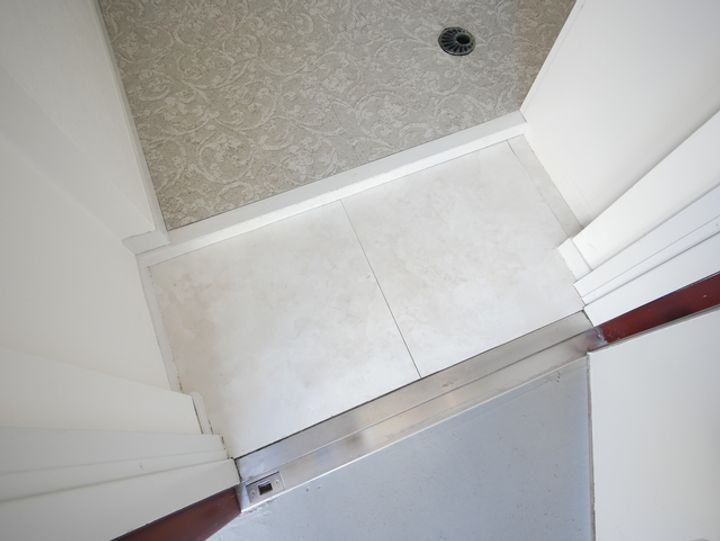 神奈川県海老名市東柏ケ谷2(マンション)の賃貸物件の玄関