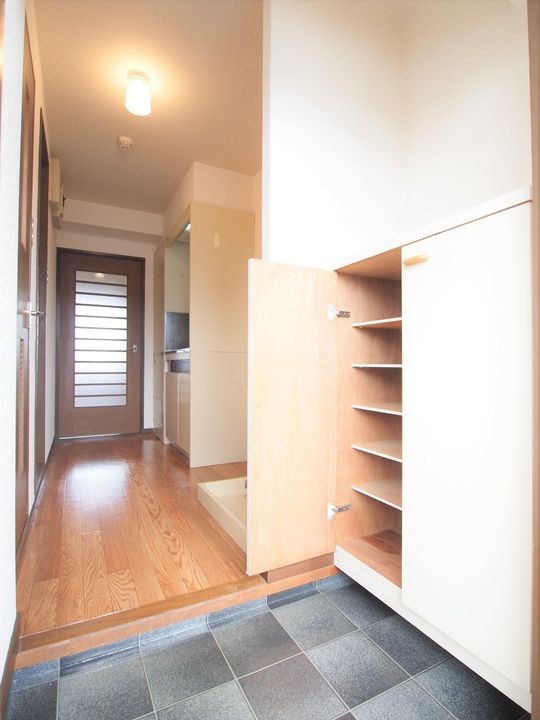 ルネッサンスTOEI田町の玄関