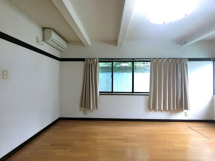 サンヨーBの内装