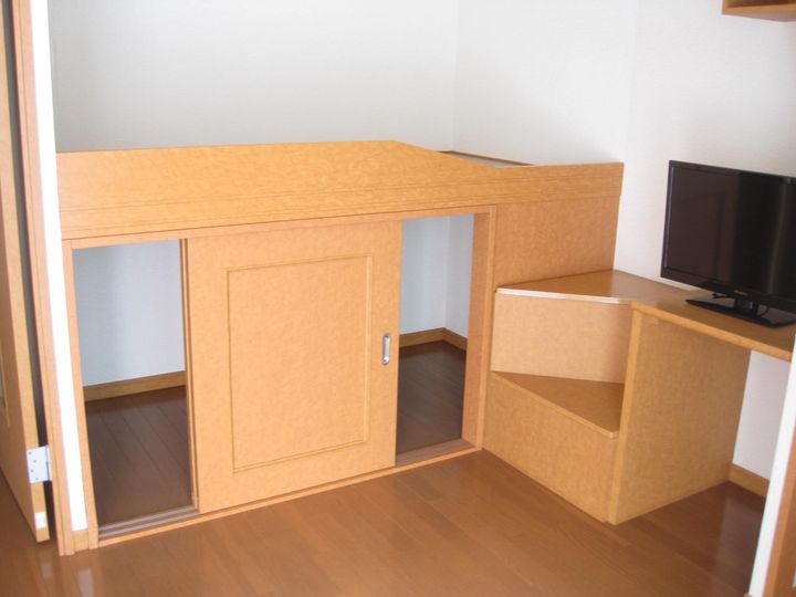 レオパレス栄町の居間