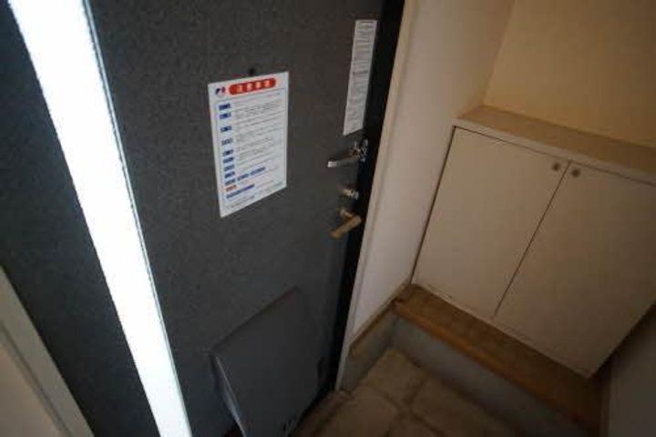 コート・ハイネス Bの玄関