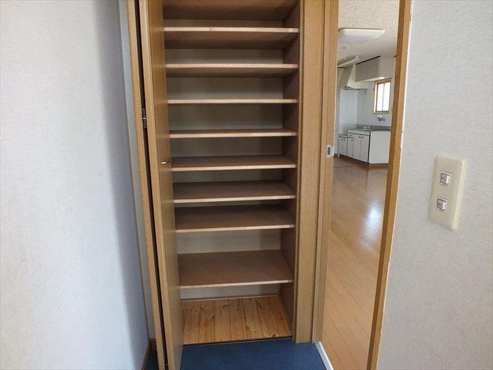 青森県八戸市大字売市字小待(一戸建)の賃貸物件の玄関