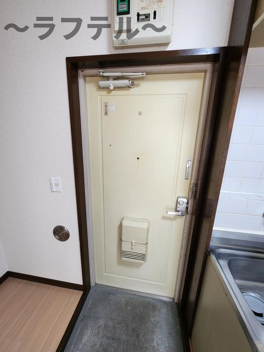 埼玉県入間市春日町2(マンション)の賃貸物件の玄関