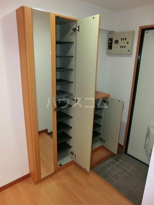 グランドハイツ青葉の玄関
