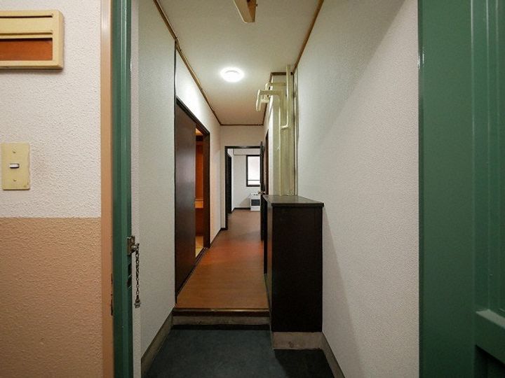 朝日レジデンスの玄関