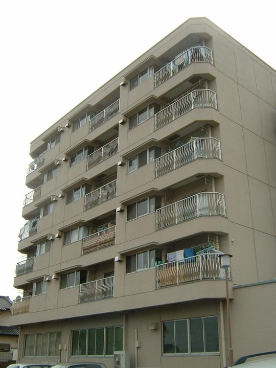 金沢ハイツの外観