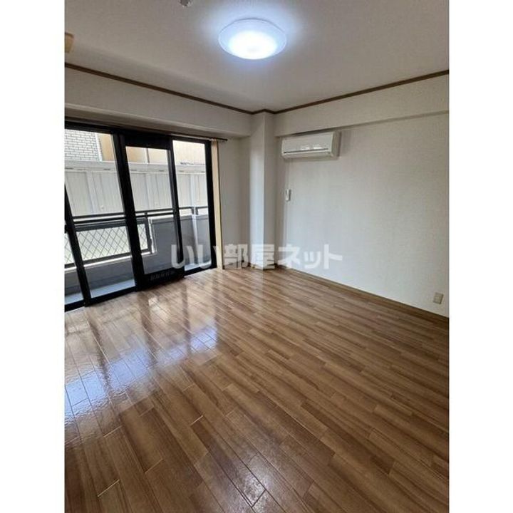 栃木県宇都宮市宿郷3(マンション)の賃貸物件の居間