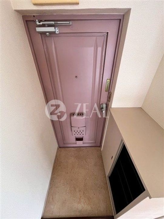 アズミマンションの玄関