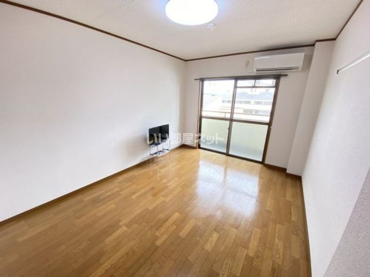 プレミール新大宮の居間