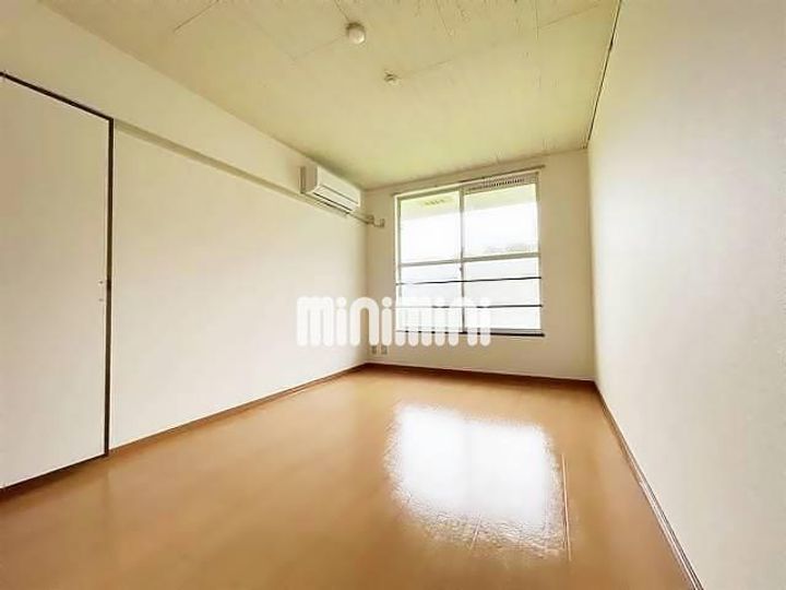 グランドパレスサネカタA棟の居間