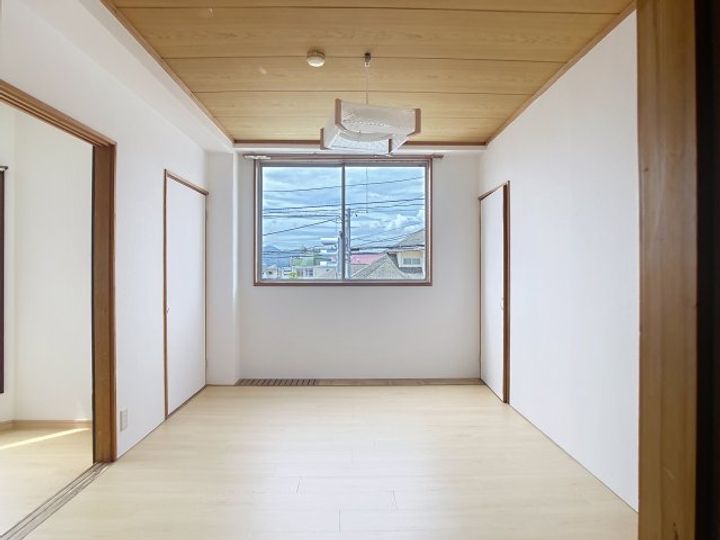 紅霞荘の居間