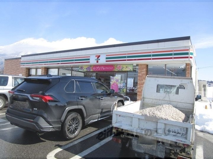 シャルマンの周辺