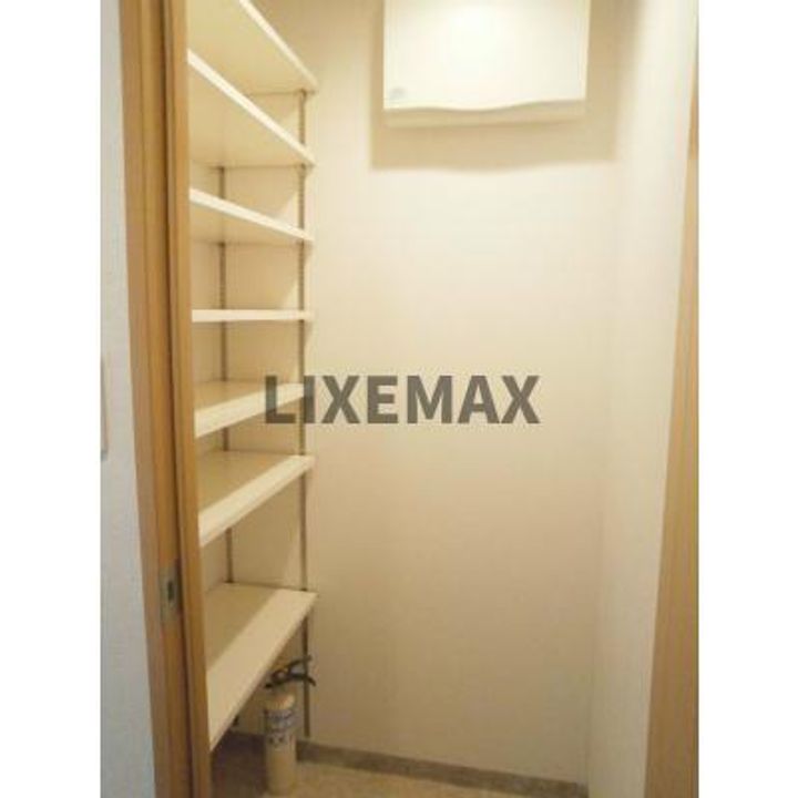 東京都文京区湯島2(マンション)の賃貸物件の玄関