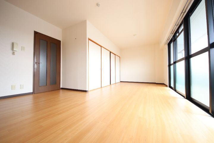 兵庫県尼崎市大庄西町1(マンション)の賃貸物件の居間