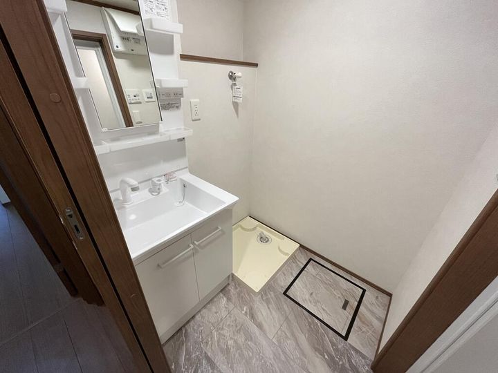 イーストベースの内装