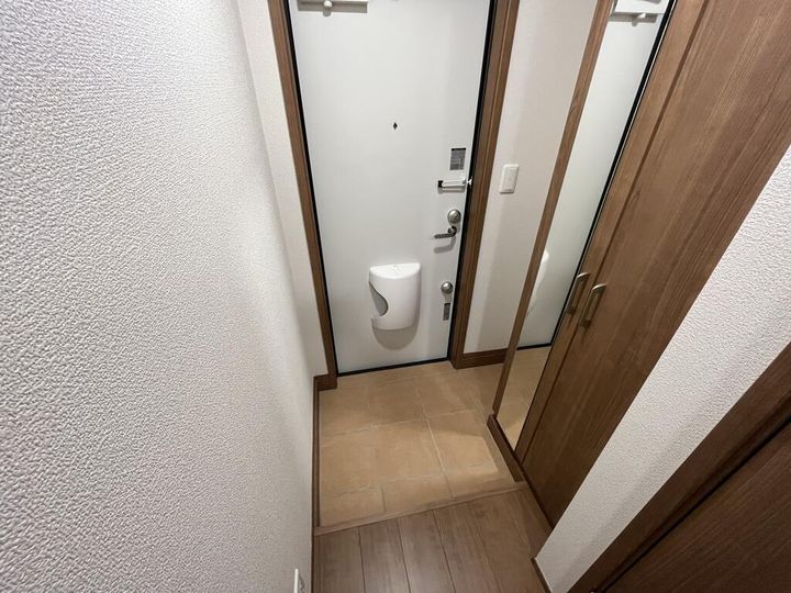 イーストベースの玄関