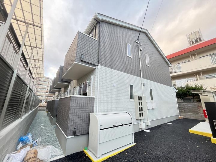 イーストベースの外観