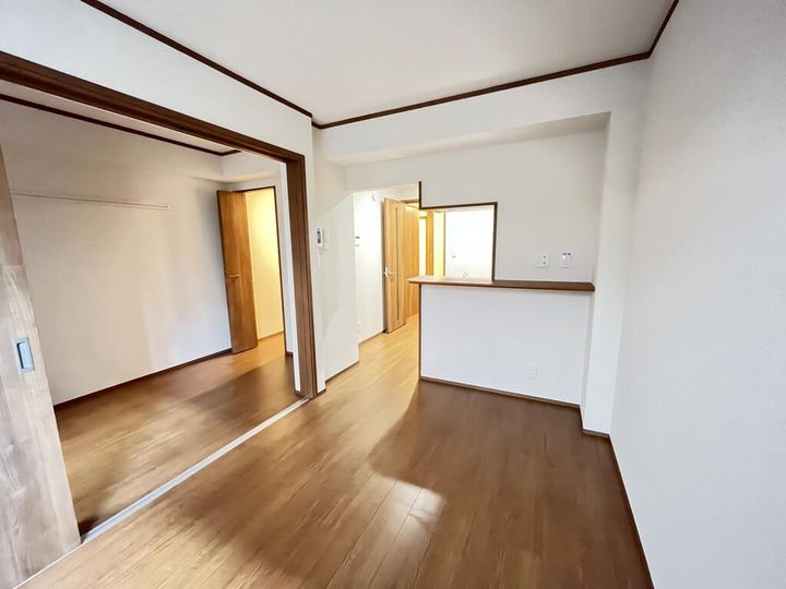 イーストベースの居間