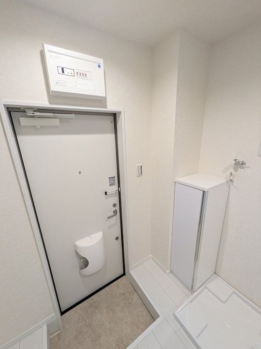 神奈川県横浜市鶴見区仲通2(アパート)の賃貸物件の玄関