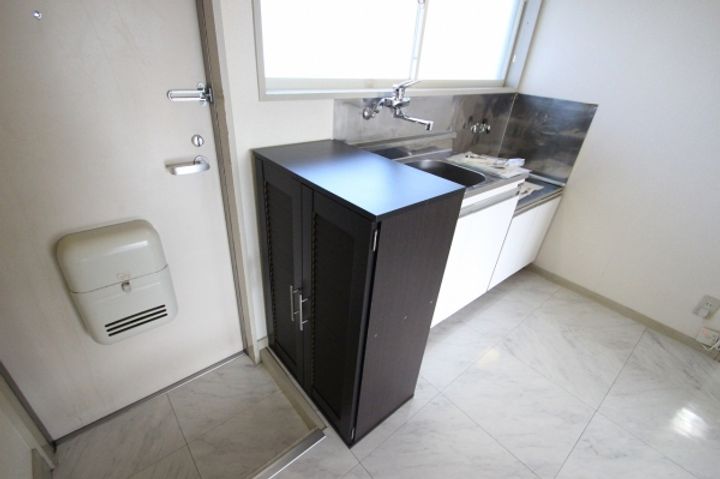 ハウゼ・レッツ・ビギン A棟の玄関