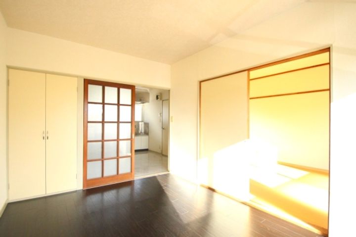 ハウゼ・レッツ・ビギン A棟の居間