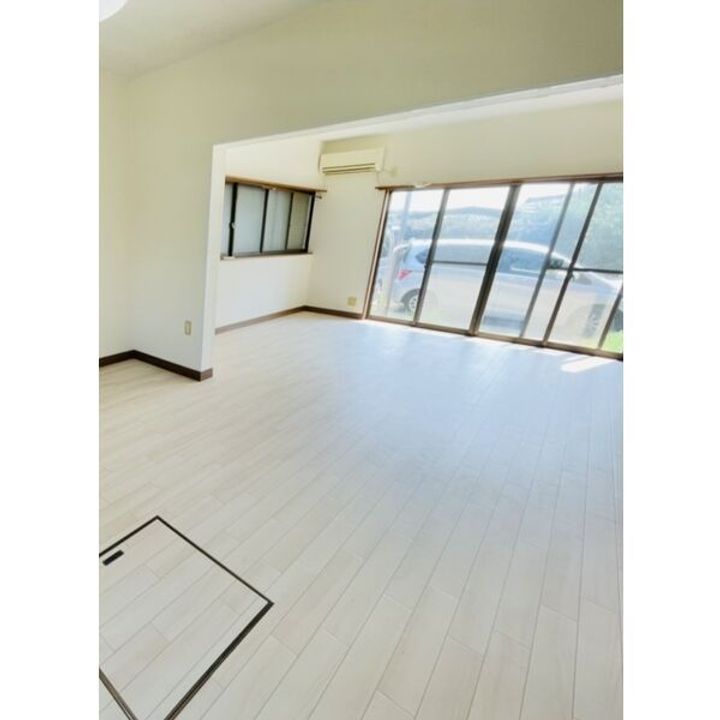 三重県四日市市曽井町(一戸建)の賃貸物件の居間