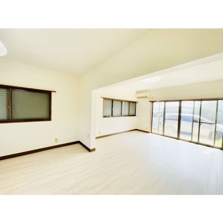 三重県四日市市曽井町(一戸建)の賃貸物件の居間