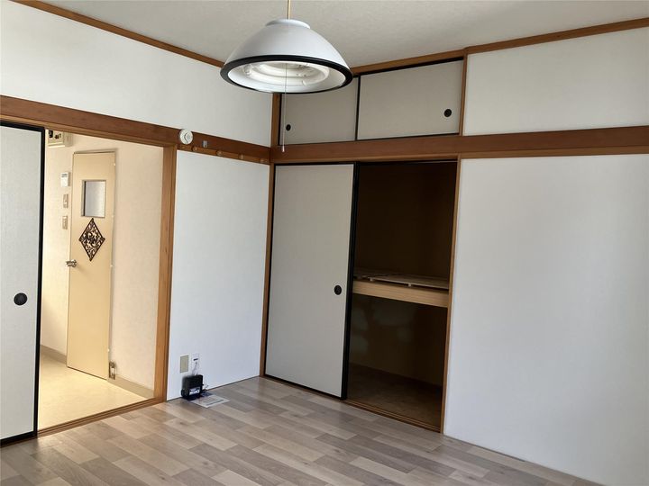 キャッスル塩田の居間