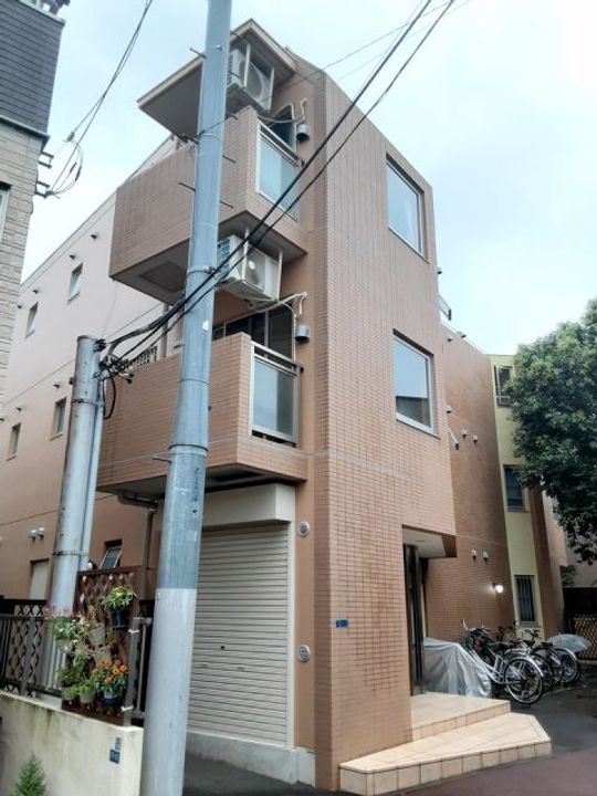 秀華六番館の外観