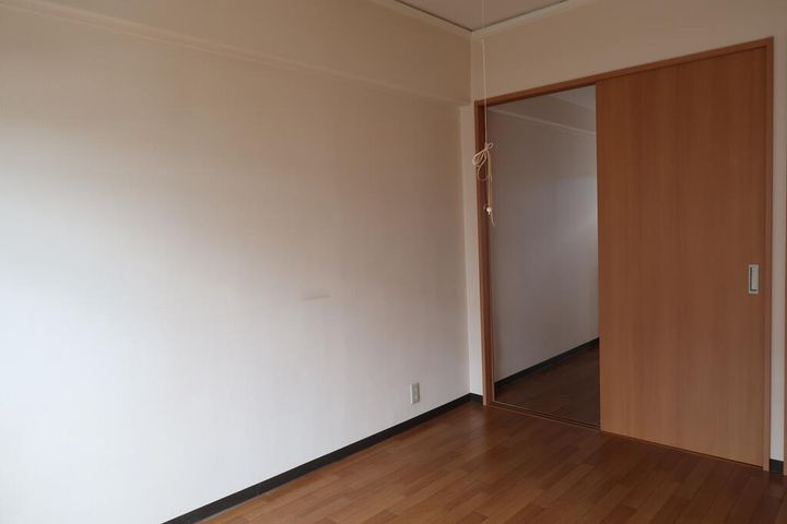 斉藤ビルの居間