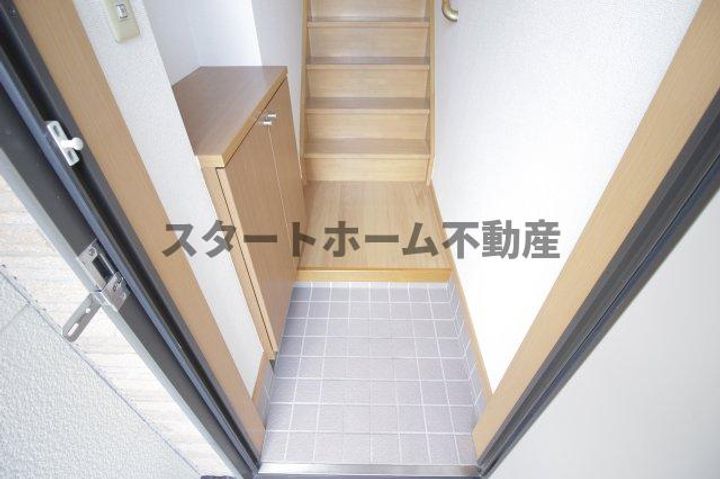 レスポワール勝瑞Mの玄関