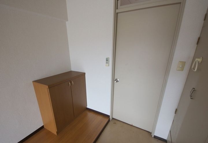 ガーデンハイツ高川の玄関