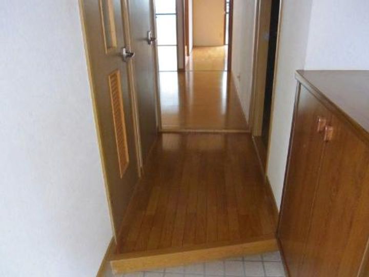 愛媛県宇和島市伊吹町(マンション)の賃貸物件の玄関