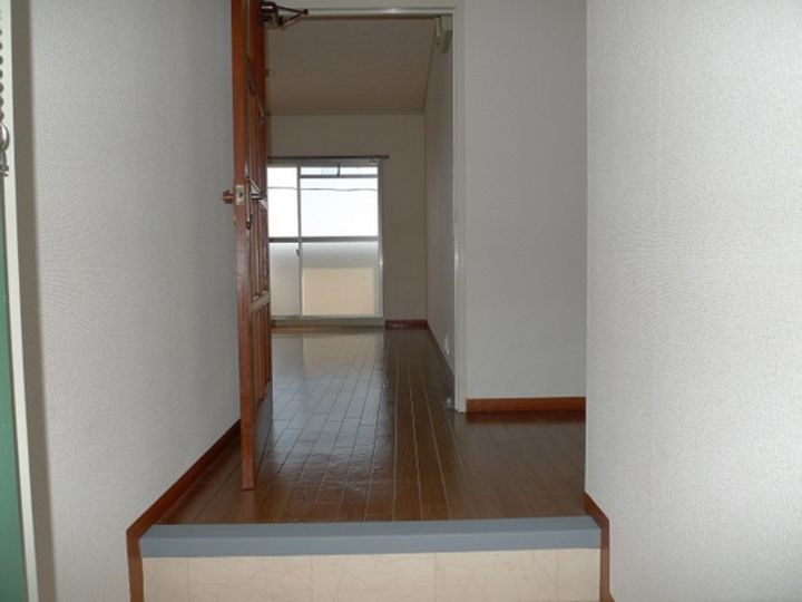 ハイツ古江の玄関